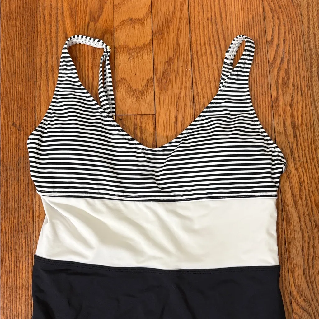 Bleu Rod Beattie Mixed Media V-neck One-Piece‎ Swimsuit Black White Size 6 NWOT - Image 4