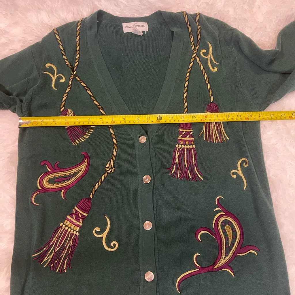 Vintage Casual Corner hunter green embroidered v - Image 4