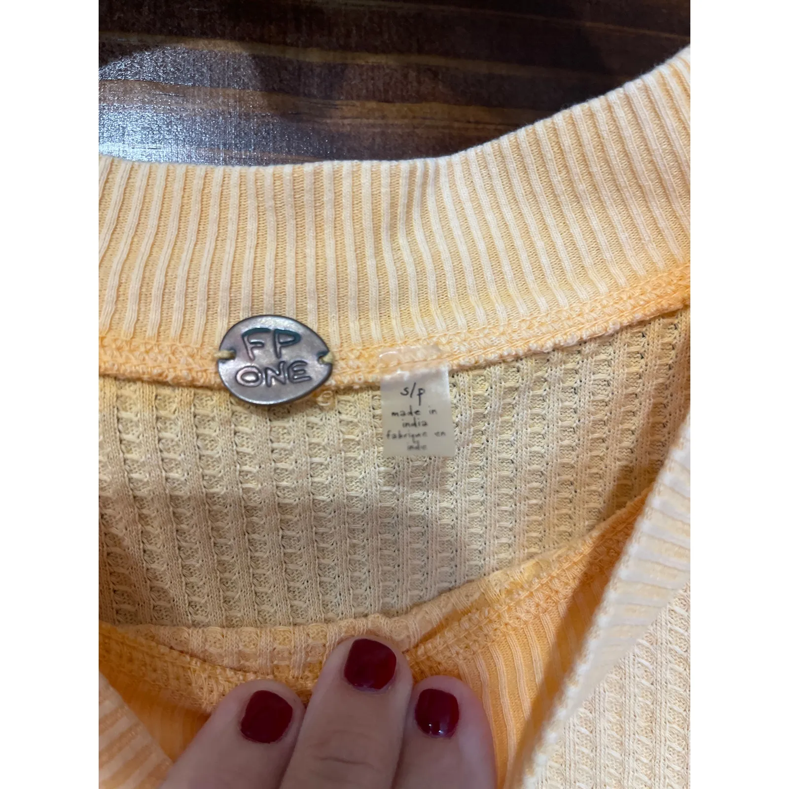 Free People One Cropped
Interlaken side ties thermal Top yellow sz small - Image 5