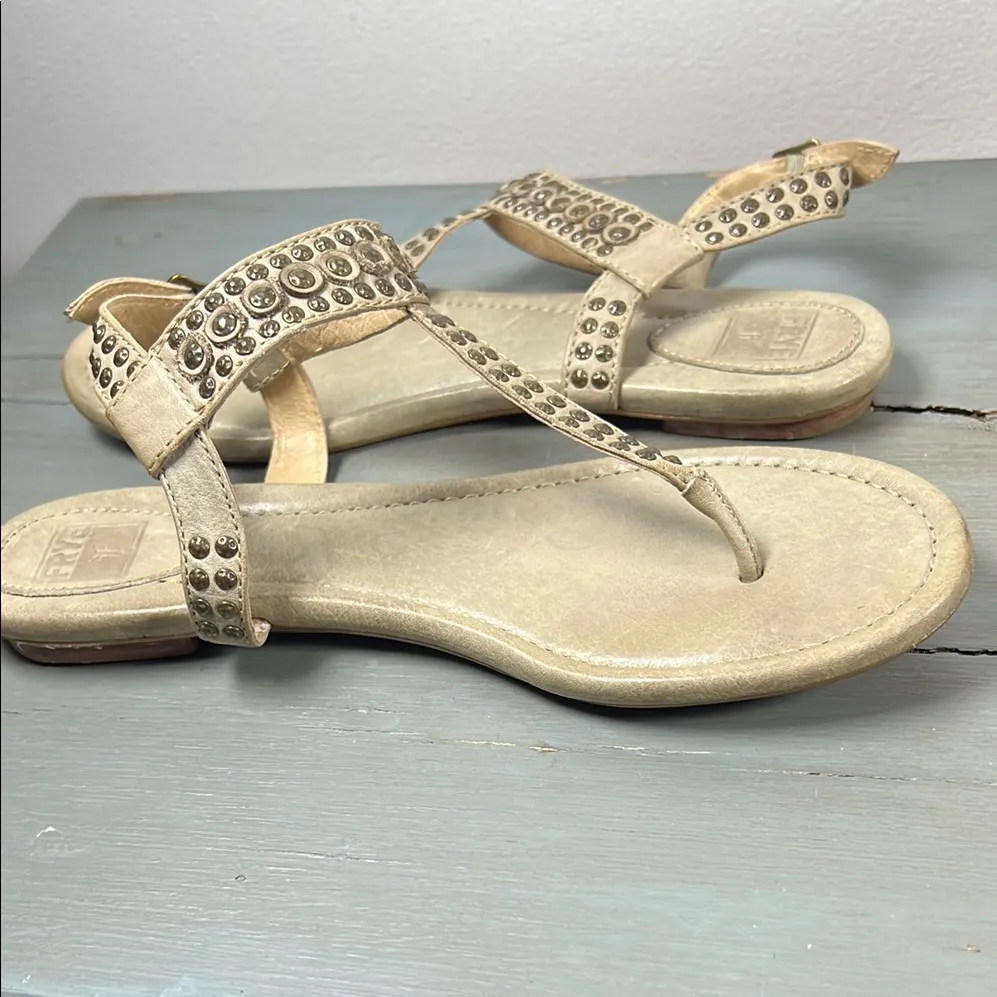 Frye madison disc thong Stud  Flat Slingback Sandal size7.5.              ordrA2 - Image 6