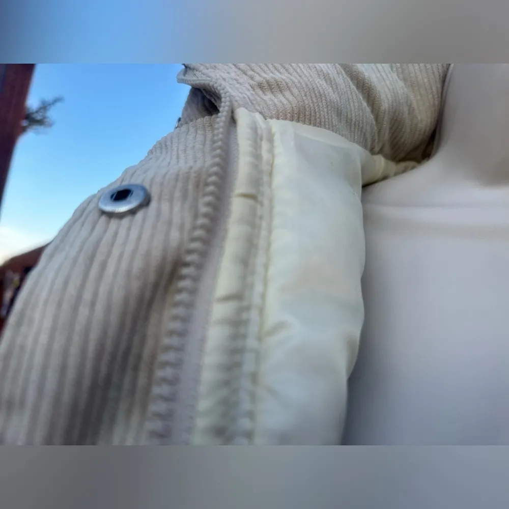 Cute beige corduroy jacket, size small NWT - Image 5