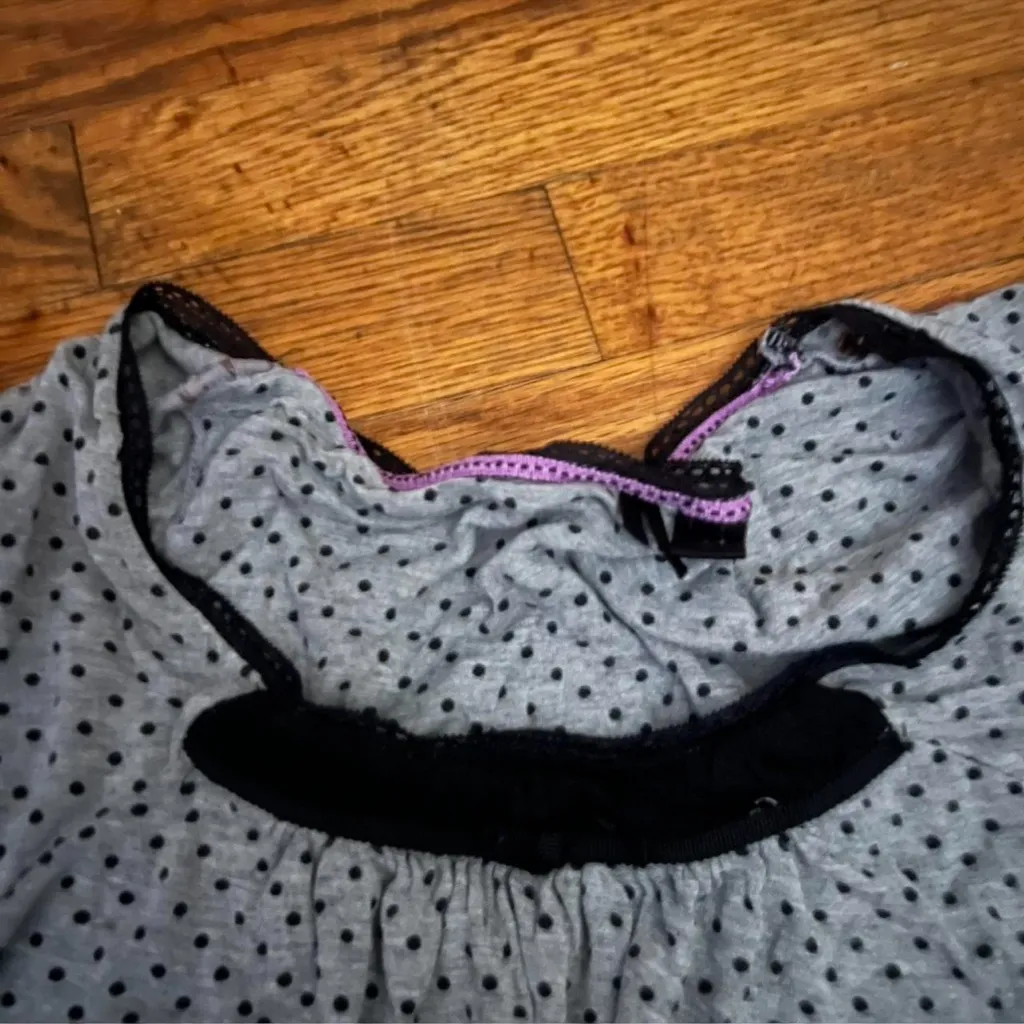 Gray Polka Dot Blouse with Black Trim Size XL - Image 4