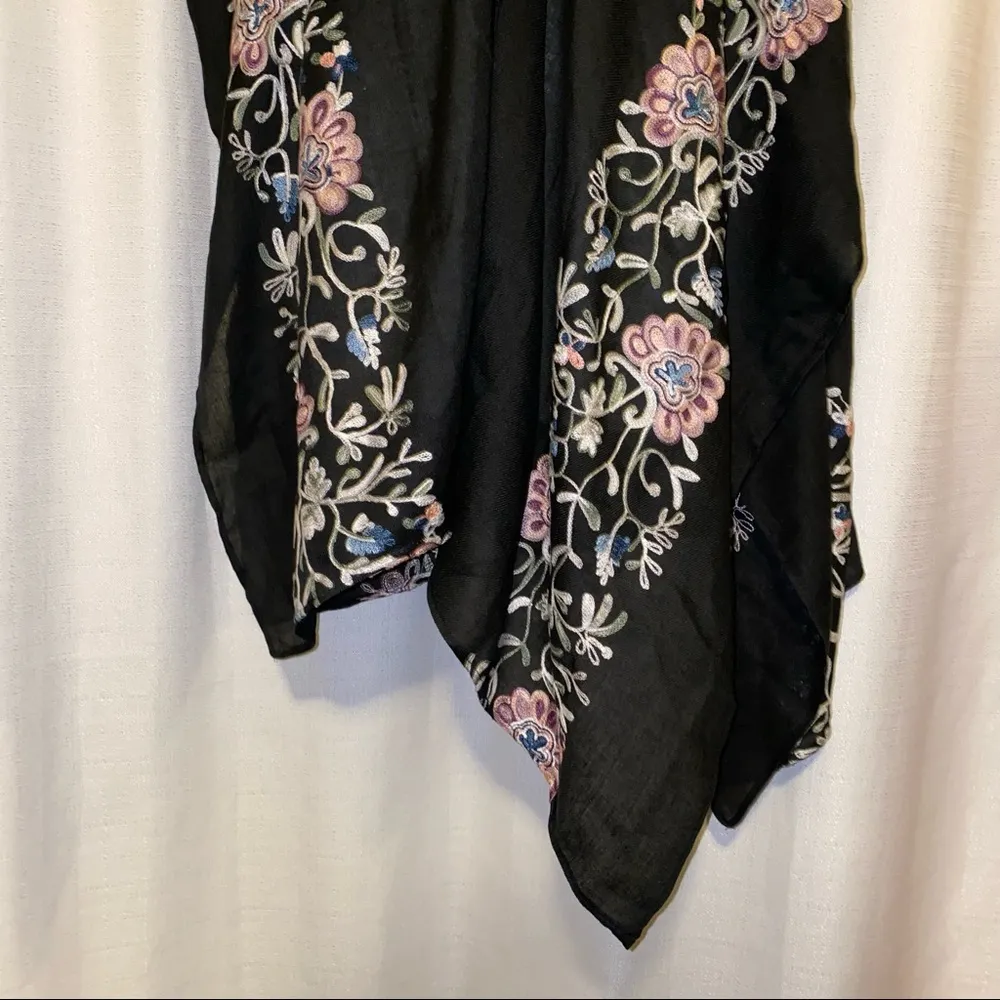 black embroidered floral shawl (wrp2018-blk) new one size - Image 3