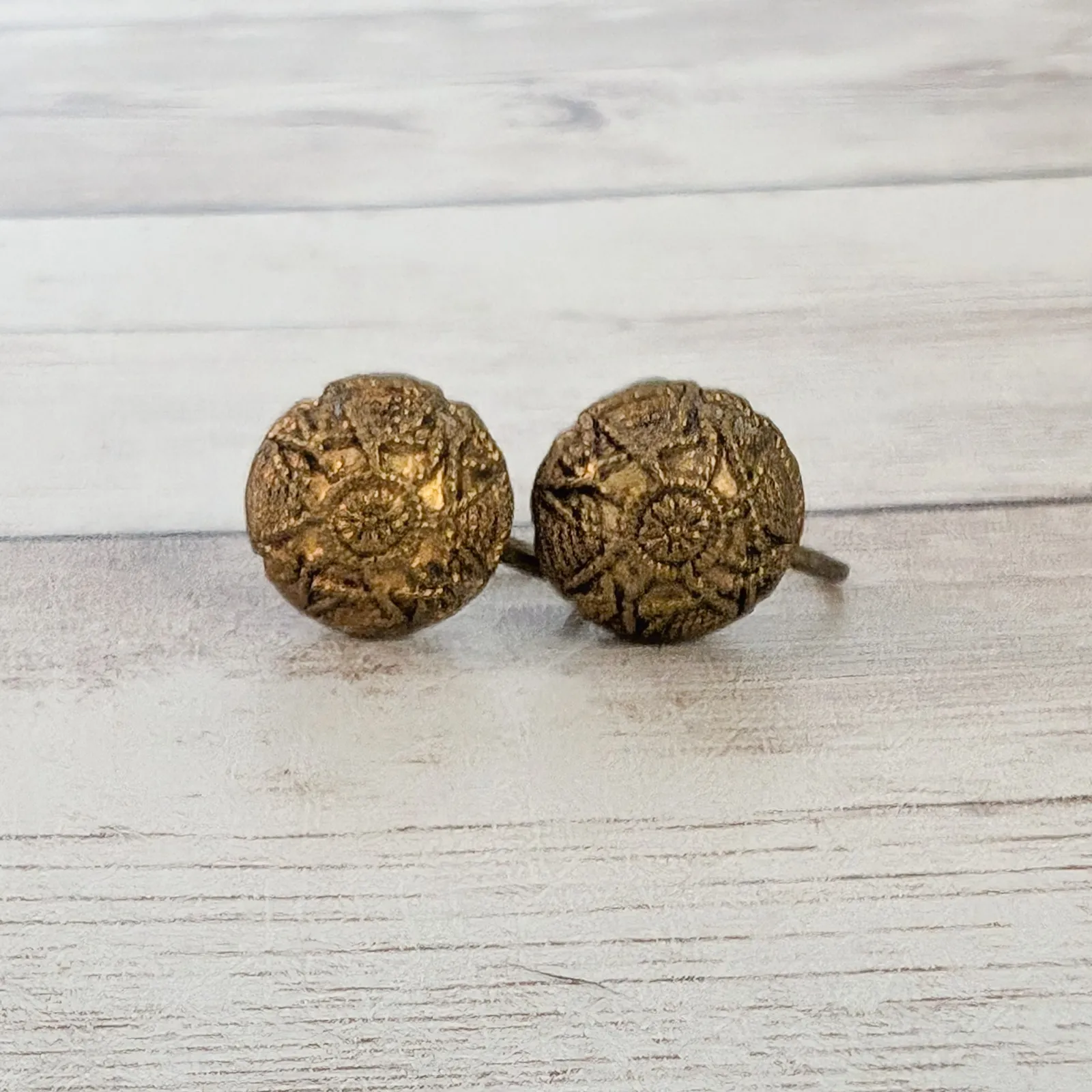 Vintage Screw Back Earrings 0.5" Ornate - Image 3