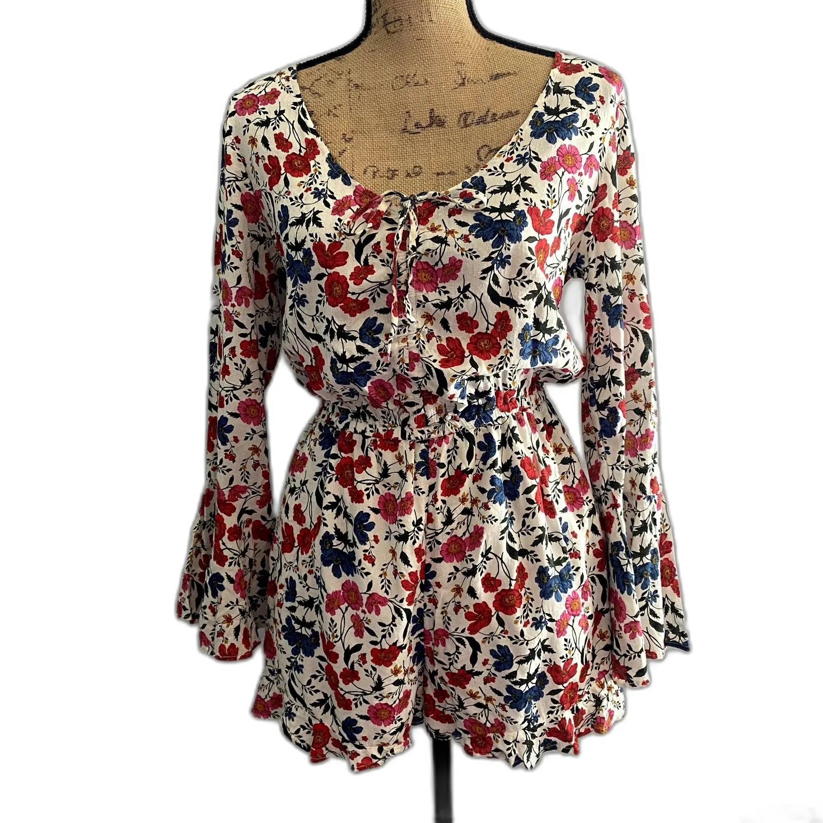 American Eagle Long Bell Sleeve Romper White‎ Red Floral Print Size Medium - Image 2