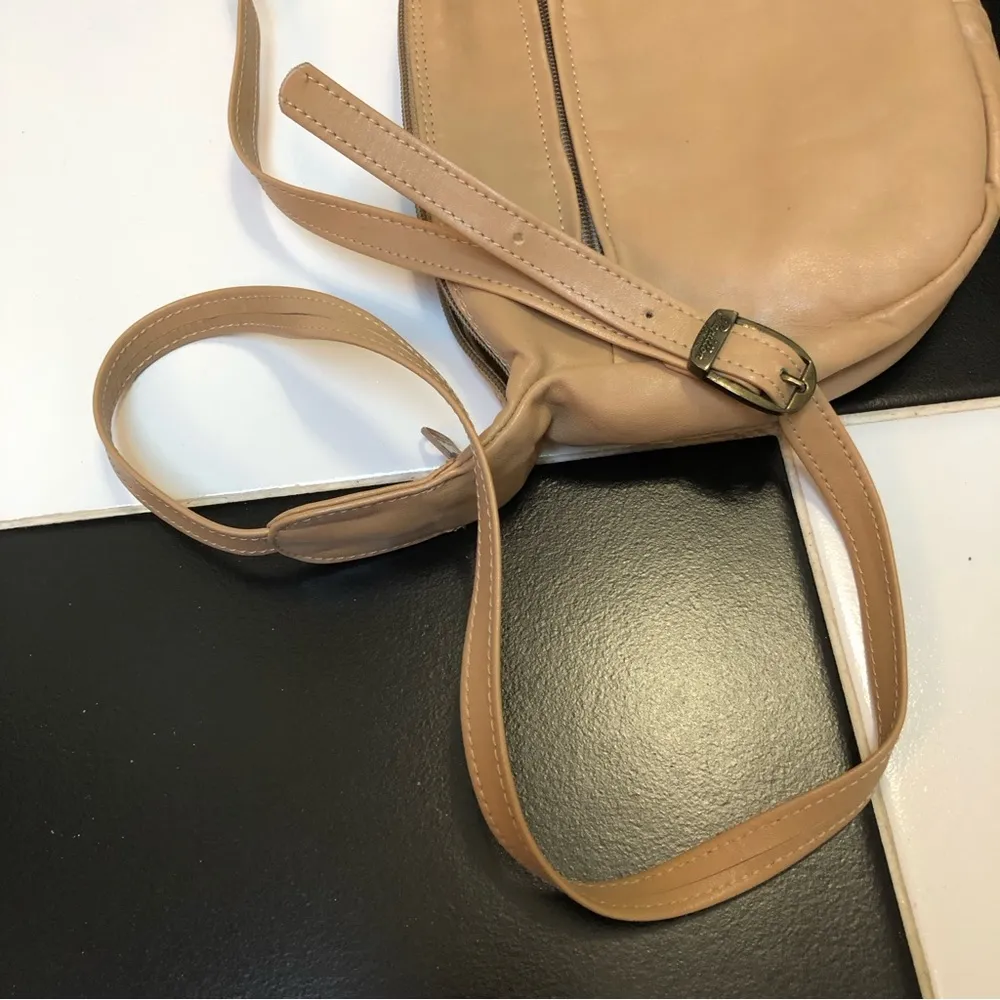 Vintage 60s 70s Papillon Paris Crossbody Leather Bag Adjustable Strap Beige Tan - Image 12