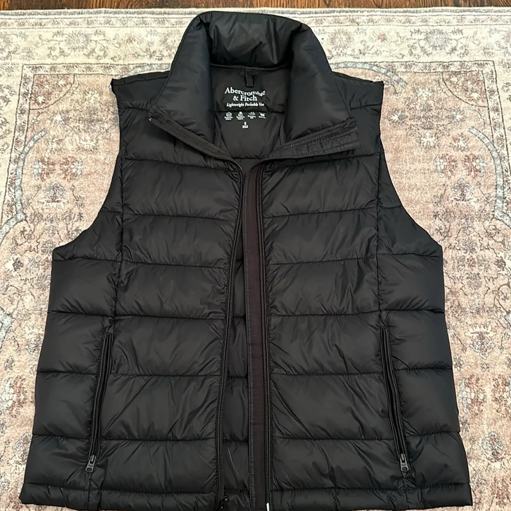 Abercrombie & Fitch Lightweight Packable Vest - Image 3