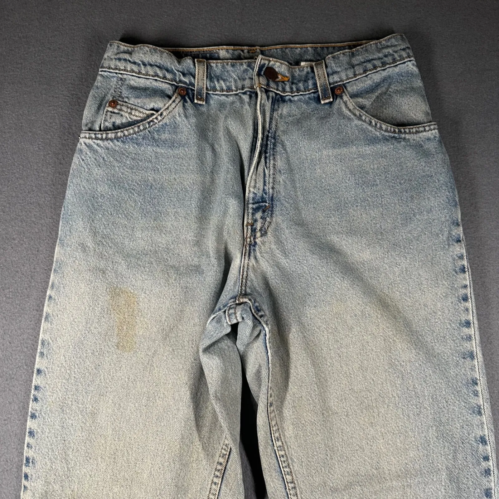 Vtg Levis 950 Relaxed Fit Tapered Leg Jeans Womens 11 JR Light Wash Stained - Image 3