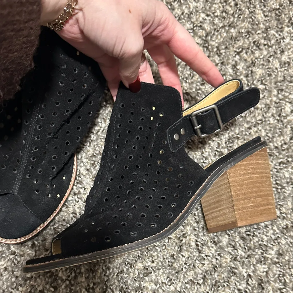 Chinese Laundry Black Perforated Heeled Sandals - Image 5