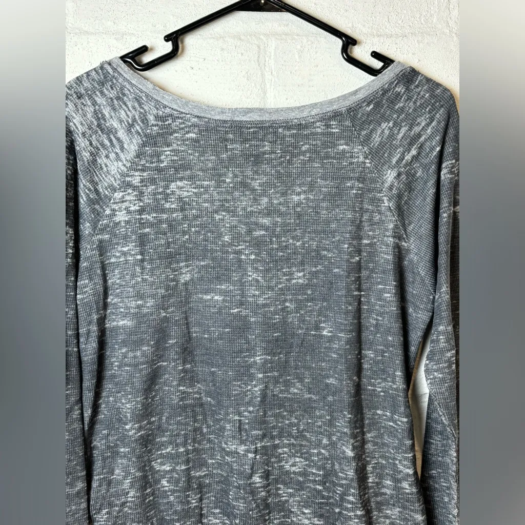 Abercrombie & Fitch Lightweight Y2K Grey Casual Long Sleeve Vneck Shirt Medium - Image 7