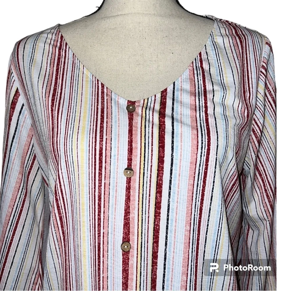 LATE AUGUST women's medium 3/4 sleeve blouse v-neck button accent tie bottom - Image 2