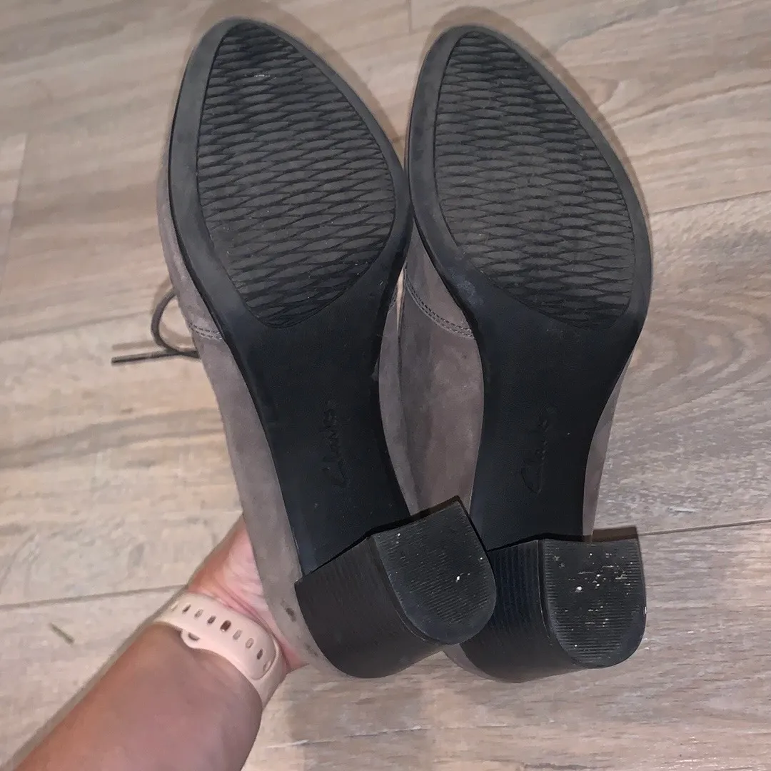 Clarks Women's 9 Araya Hale Lace Up Heeled Boots Suede - Image 6