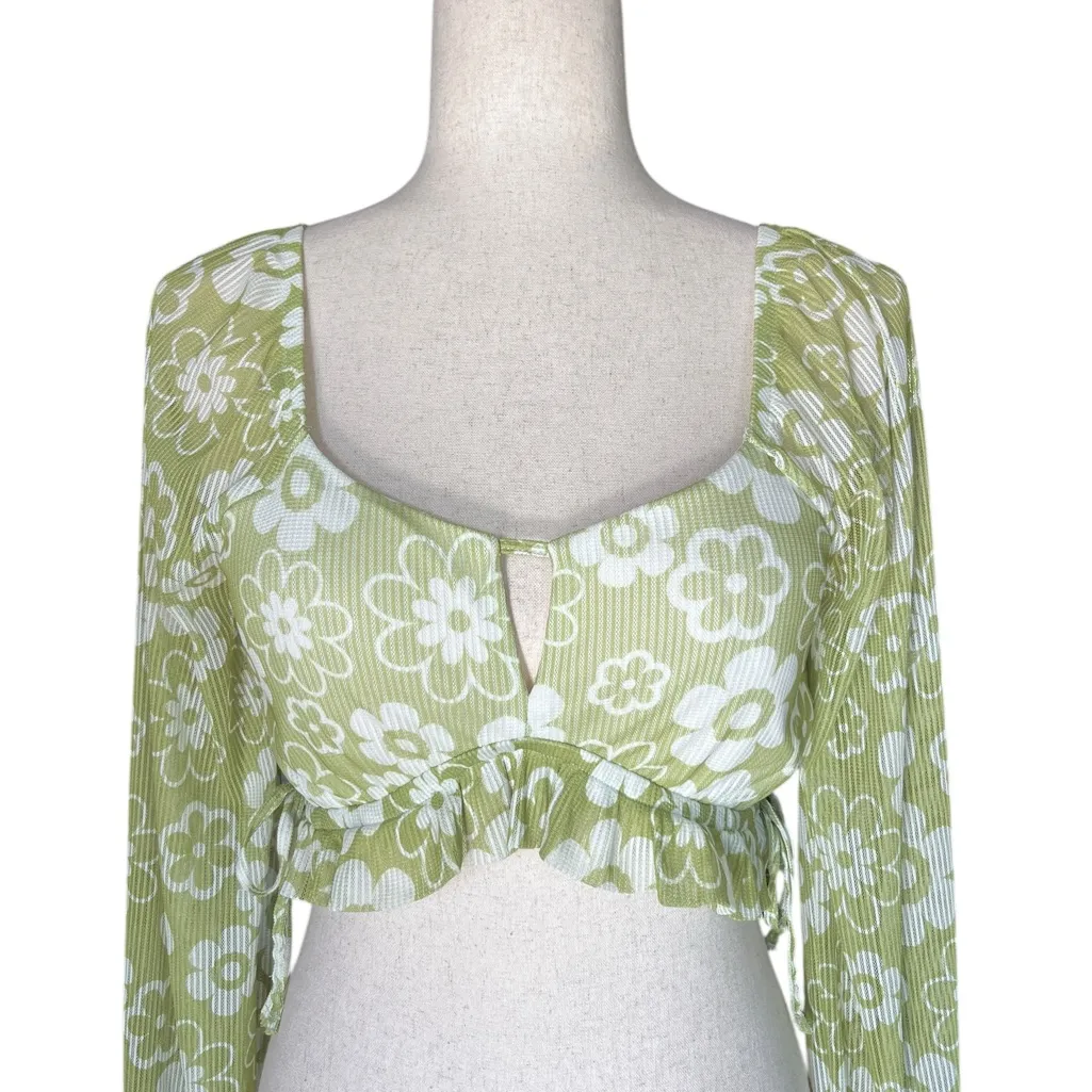 Madden NYC Juniors’ Cropped Keyhole Top with Long Sleeves White Size undefined - Image 6