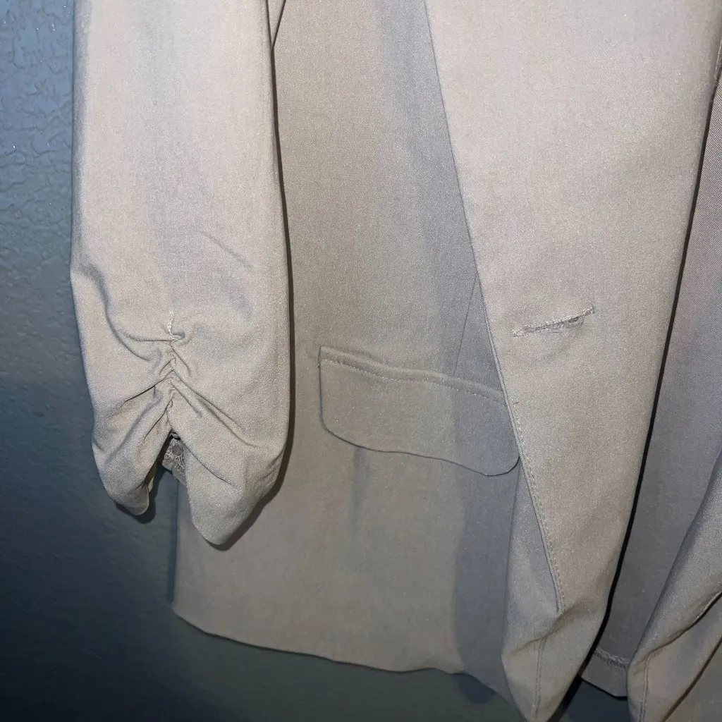 Chic and Versatile Beige Blazer (Medium) White - Image 4