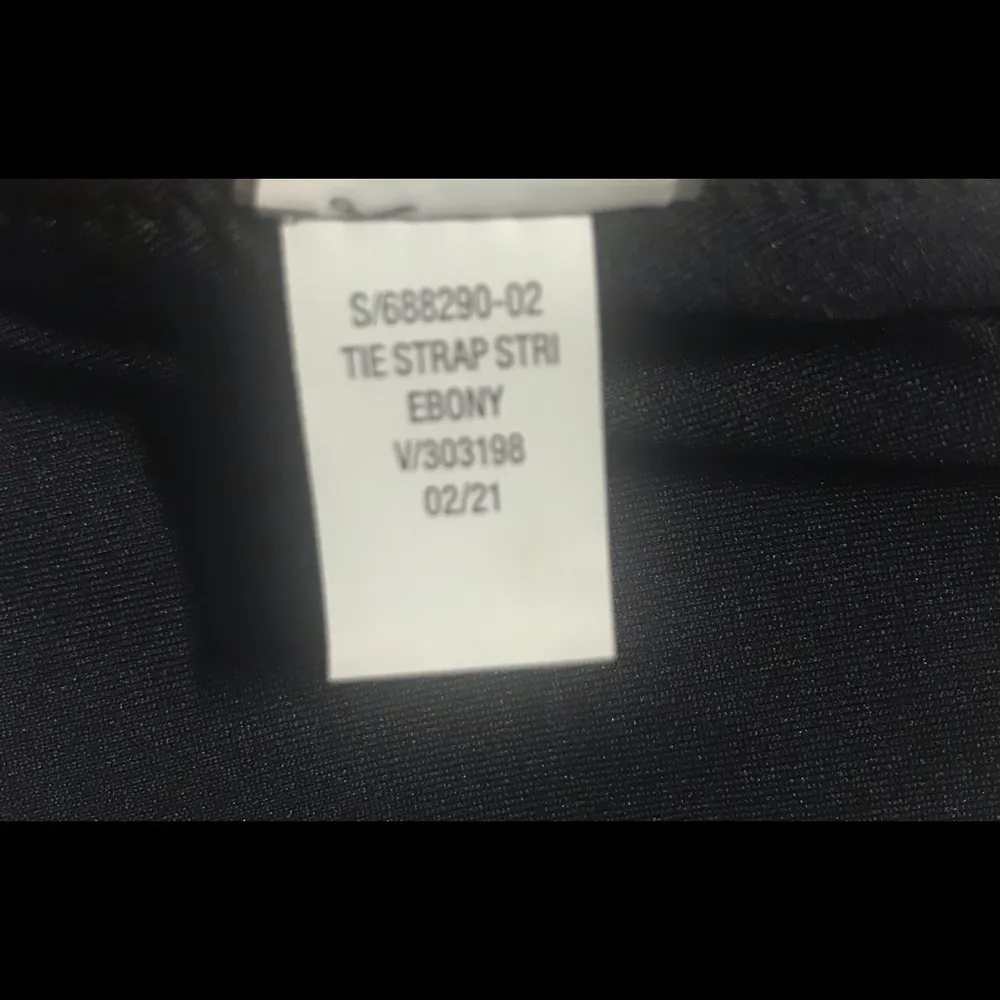 Old Navy Black Bikini Bathing Suit Top with Removable Pads Size Small - Image 6