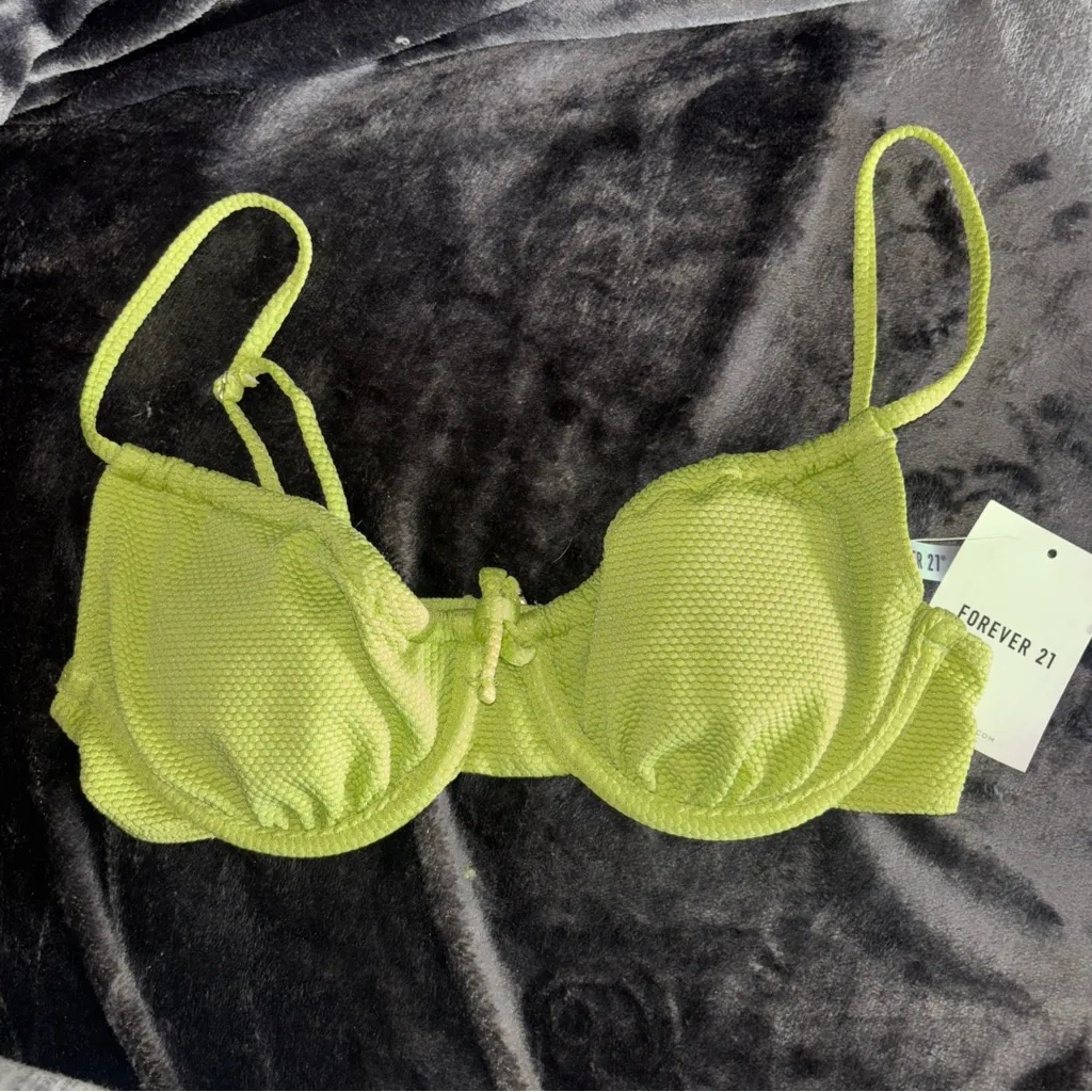 New Forever 21 Women Green Swimsuit  Bra Top Small NWT Ruched Front - Image 6