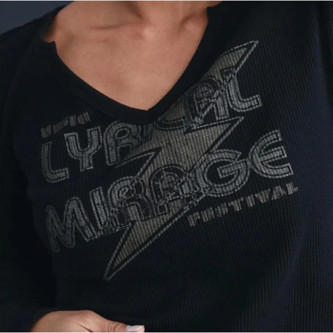 Anthropologie Pilcro V-Neck Music Lyrical Mirage Festival Top Size X-Small - Image 4