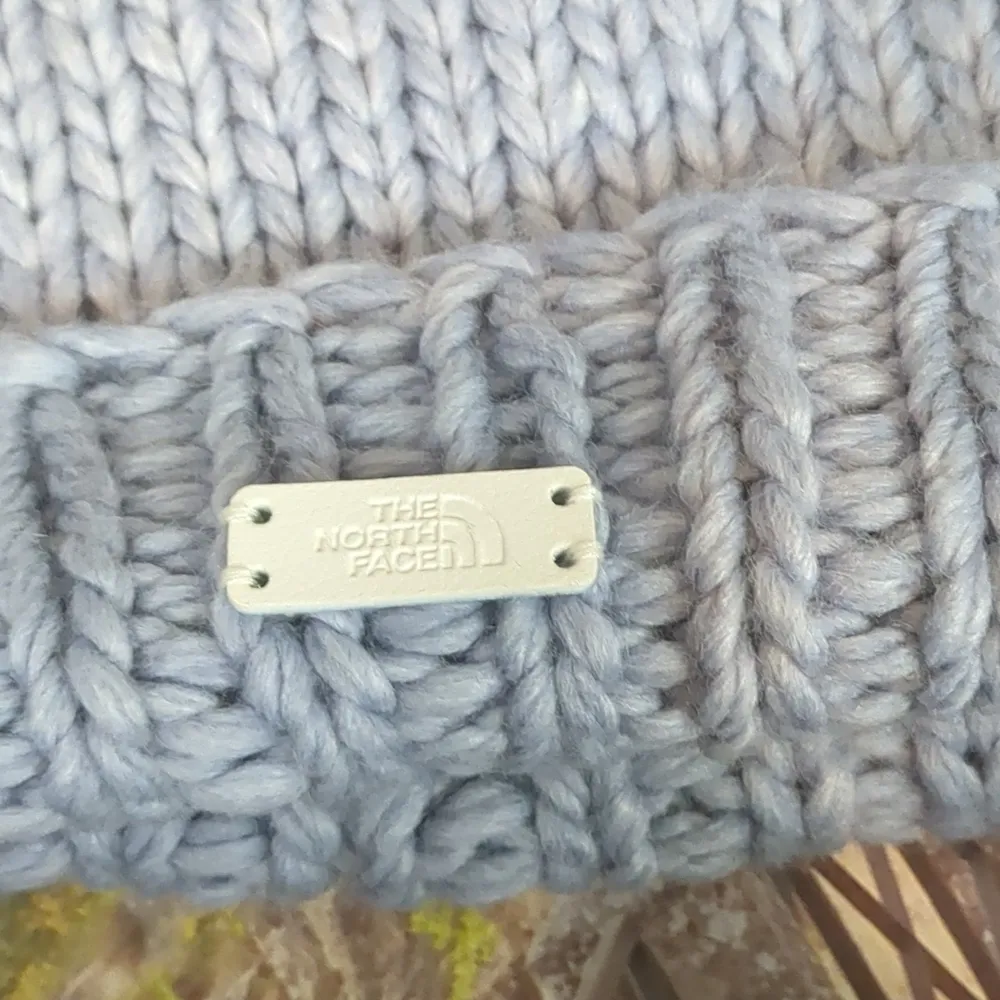 The north face women's minimal grey coziest beanie - Image 3