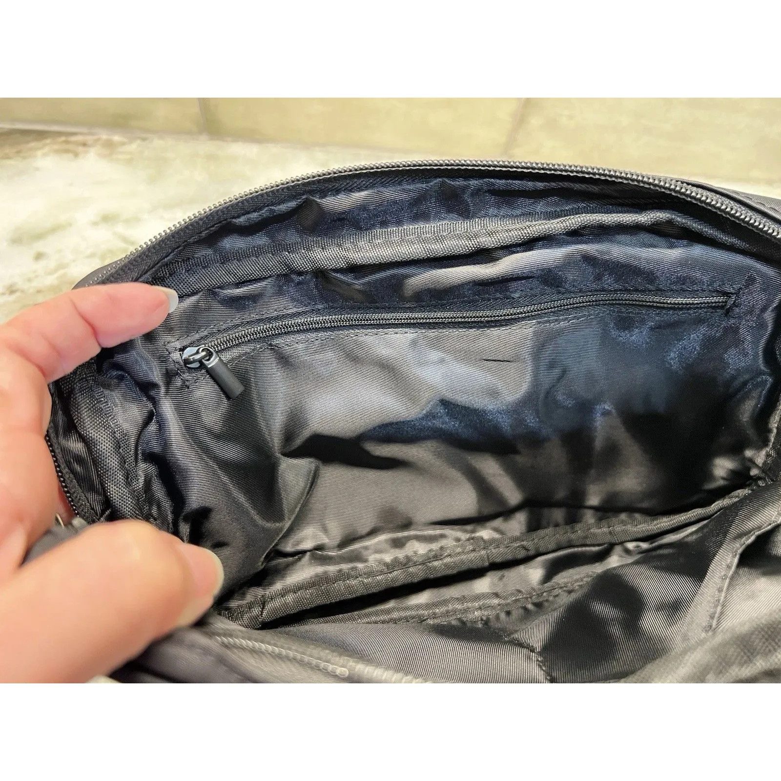 Fitaid Belt Bag Fanny Pack Adjustable Waist Or Shoulder Band Black W/H20 Holder - Image 4