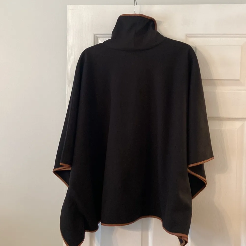 TUCKERNUCK Black Poncho with Brown leather trim one size length 26” so beautiful - Image 5