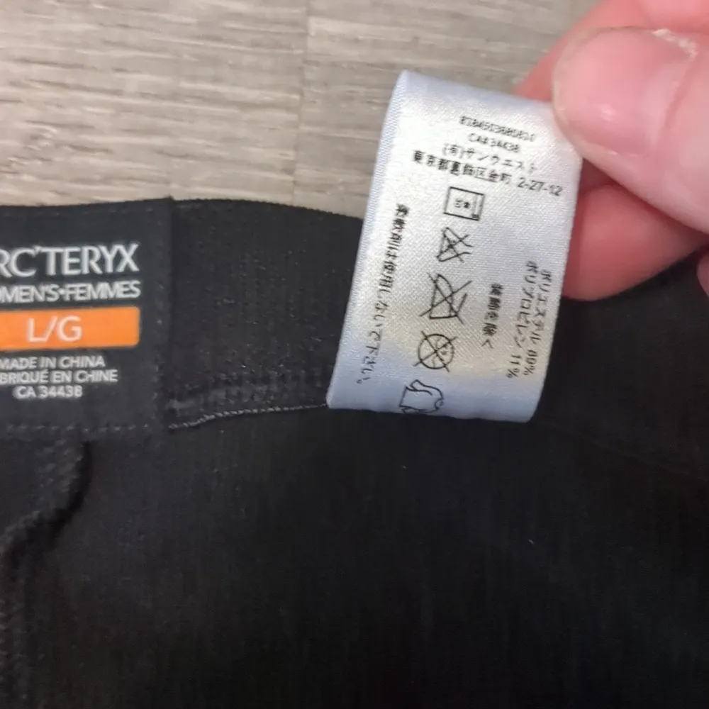 Arc'teryx black base layer tights size large - Image 3