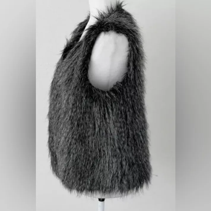 Roommate Fashion Forward Faux Fur Vest size L - Image 3