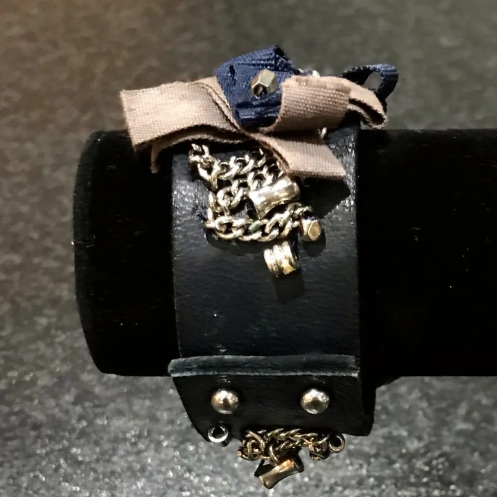 Bow & Chain Navy Bracelet Blue - Image 3
