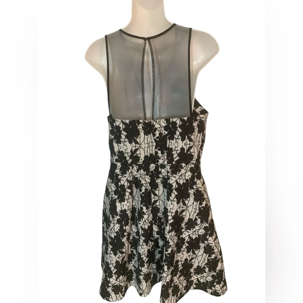 Fit & Flare Floral Midi Dress Size 10 NWT Ladies - Image 5