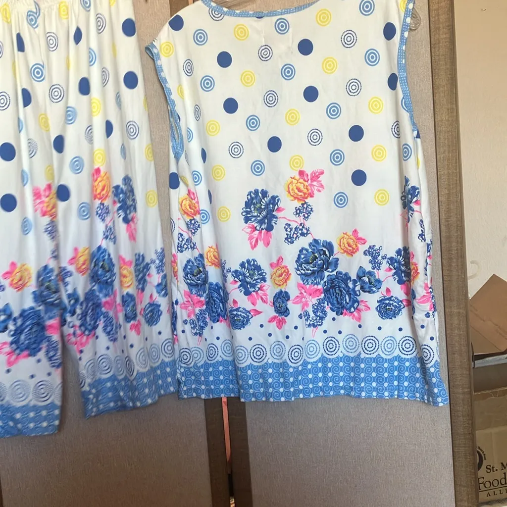 FINAL MARKDOWN Capri Pajamas Set - Image 3