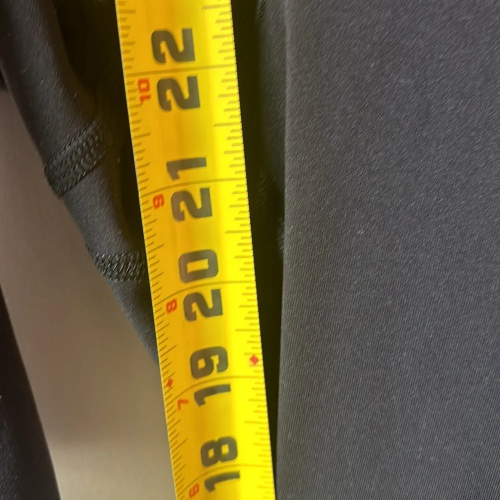 Lululemon Athletica Black crop leggings size 8. pkts. Paint spots as shown. - Image 11