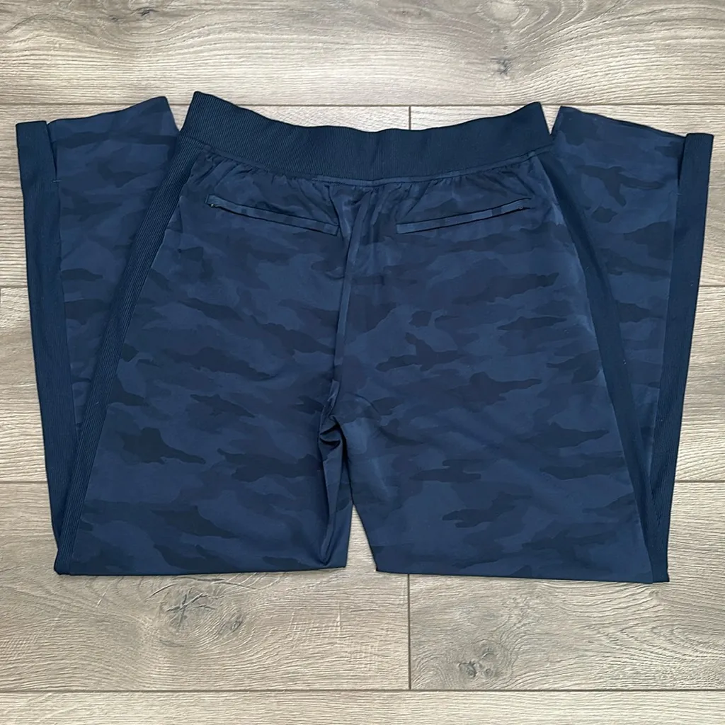 Athleta‎ Brooklyn Mid Rise Ankle Blue Camo Jogger Pants Size 8 - Image 5