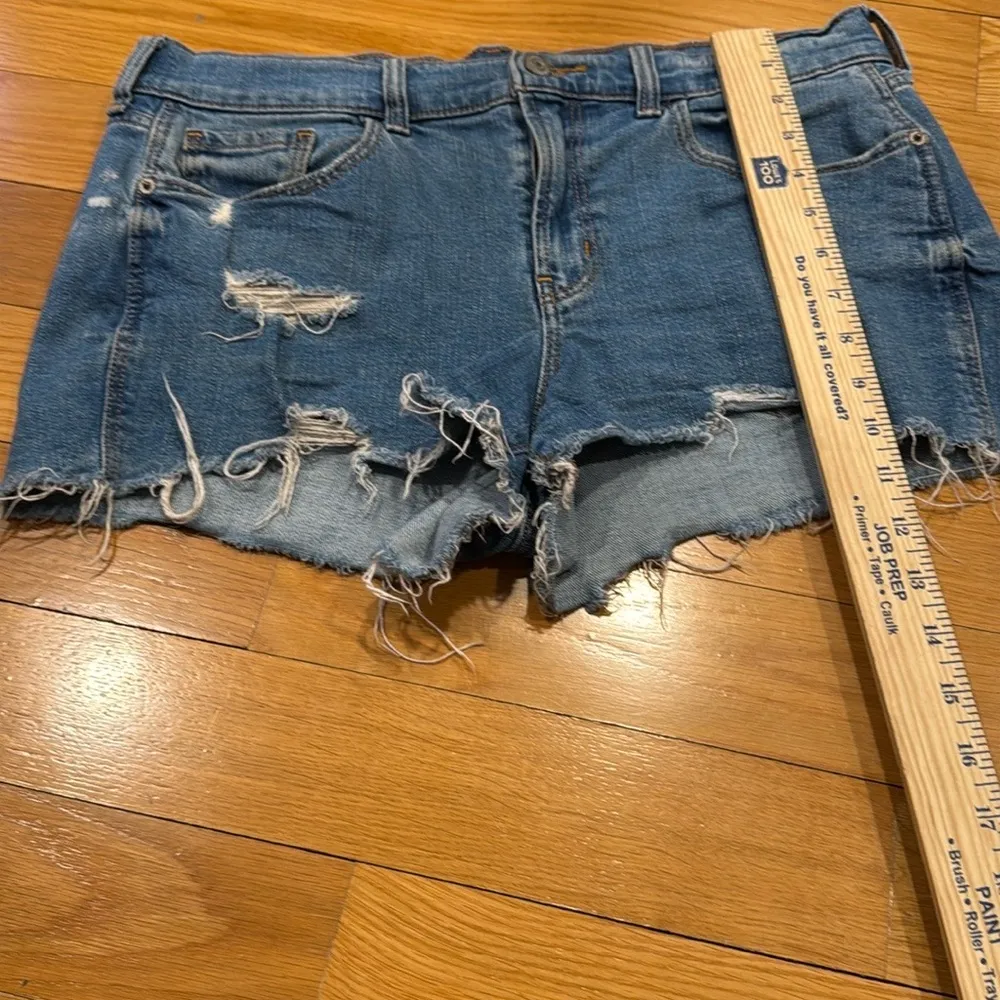 Old Navy Blue Distressed Jean Shorts with Frayed Hem - Image 3