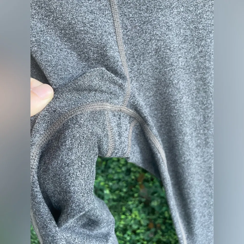 Athleta - High Rise Salutation Crop Leggings | Grey | Size Small - Image 9