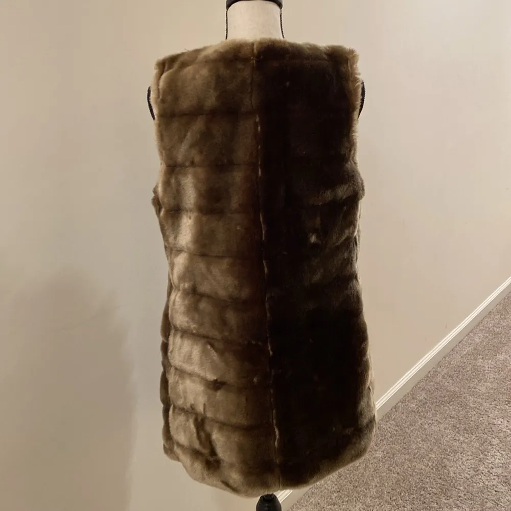 Tobi Catch Me in the Snow Faux Fur Vest Size XS - Image 2