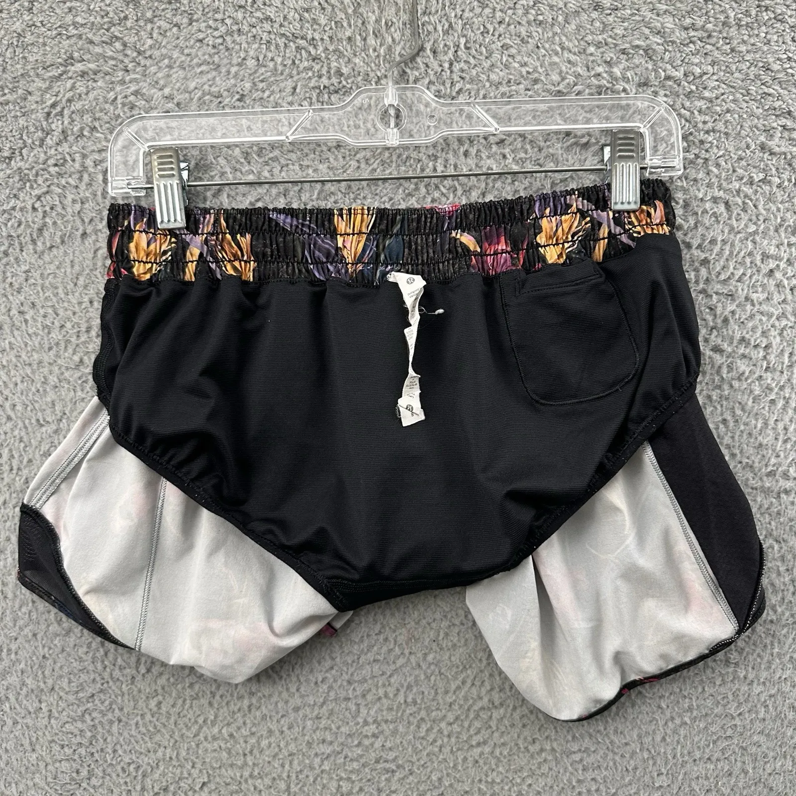 Lululemon Hotty Hot Low Rise Lined Shorts‎ 4" Veiled Floral Black Athletic W 8 - Image 5