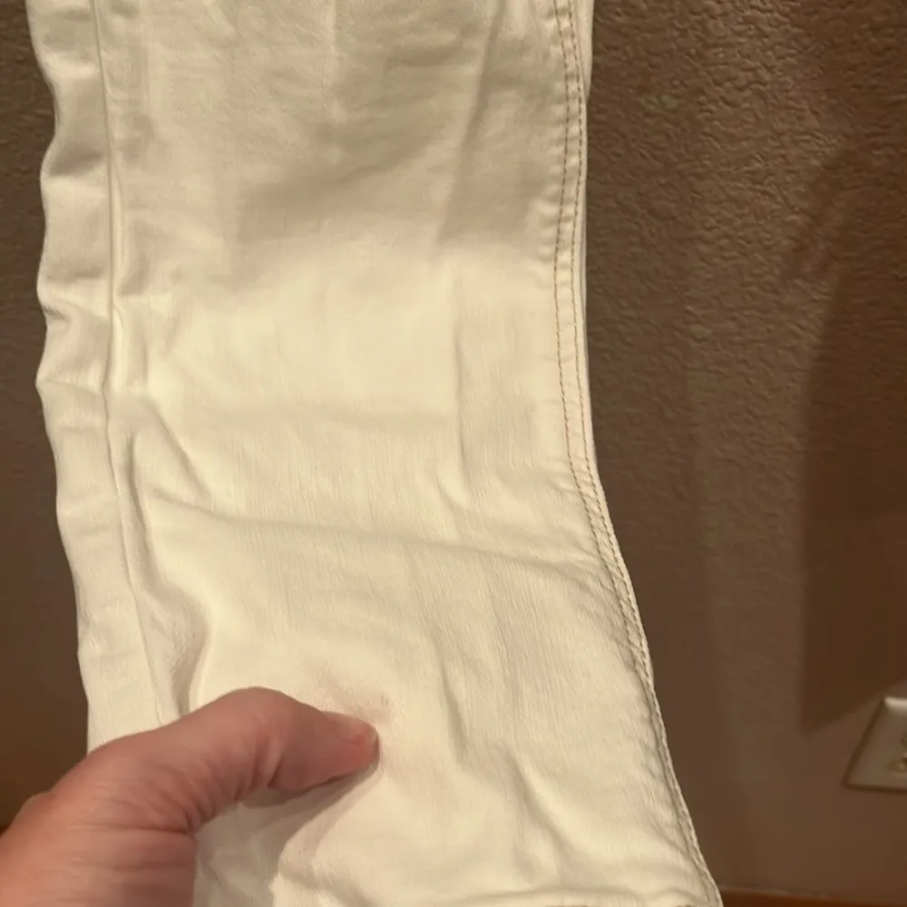 America Eagle Mom Jeans Off White or Cream colored, Size 00 Regular Distressed - Image 7