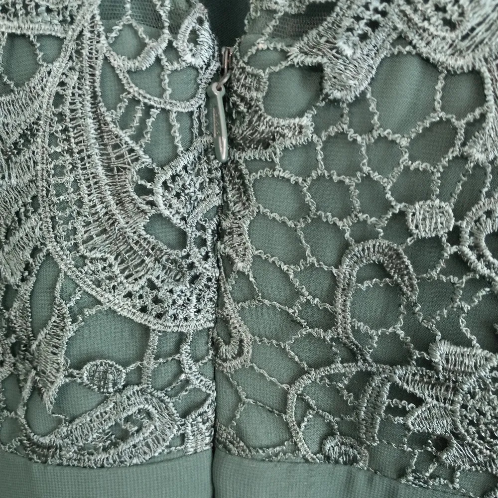 JJs House 16 Elegant Empire Waist Emerald Lace Evening Prom Formal Maxi Dress - Image 5