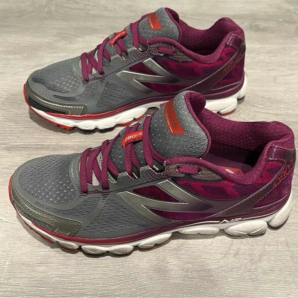 New Balance Women's Gray Plum 1080 v5 Athletic Running Shoes - Image 2