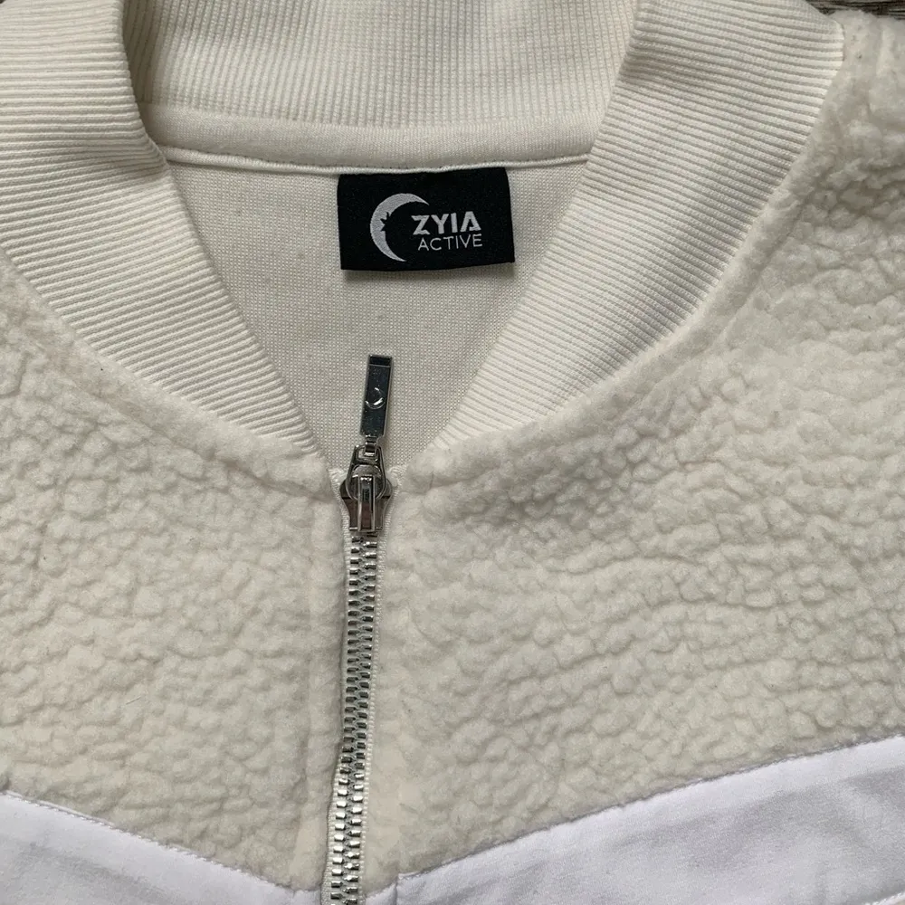 ZYIA ACTIVE Flying V Fleece Jacket Sherpa Teddy Bomber Jacket M - Image 4