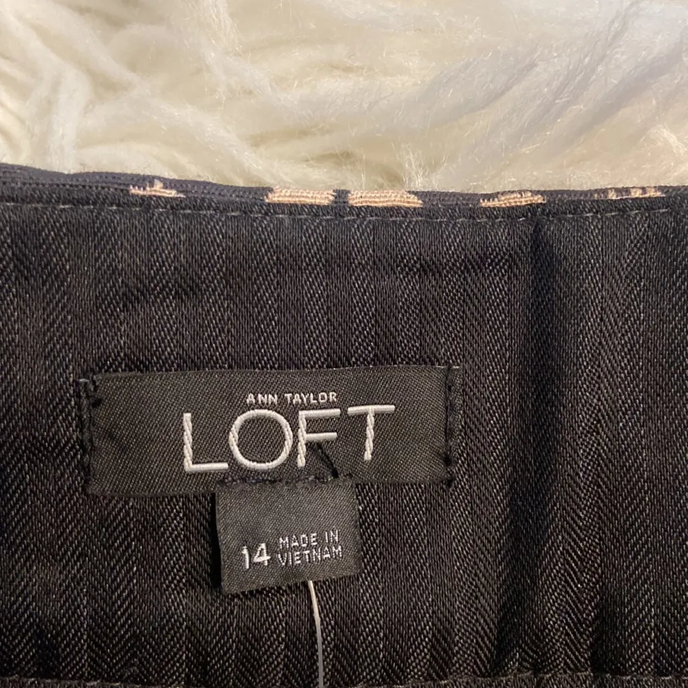 LOFT Brown and Tan Shorts with Leopard Print size 14 brand new inseam 4” - Image 4