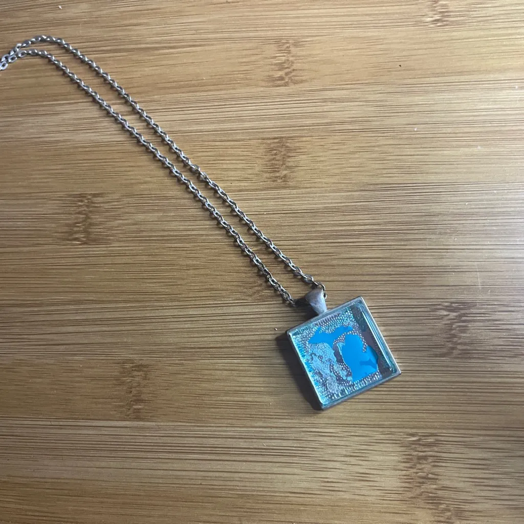 Michigan State Glass Pendant Necklace Silver Tone Chain - Image 3