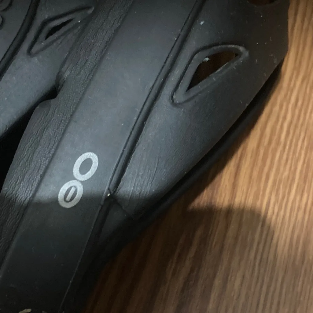 OOFOS Black Recovery Sandals Size 7 - Image 5