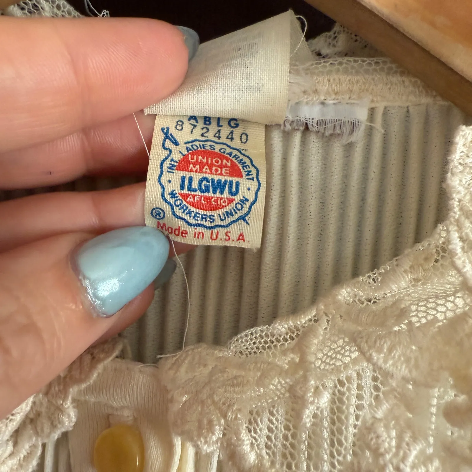 70s Vintage | Cream Pleated Lace Collar Blouson Sleeve Midi Dress | Medium - Image 6