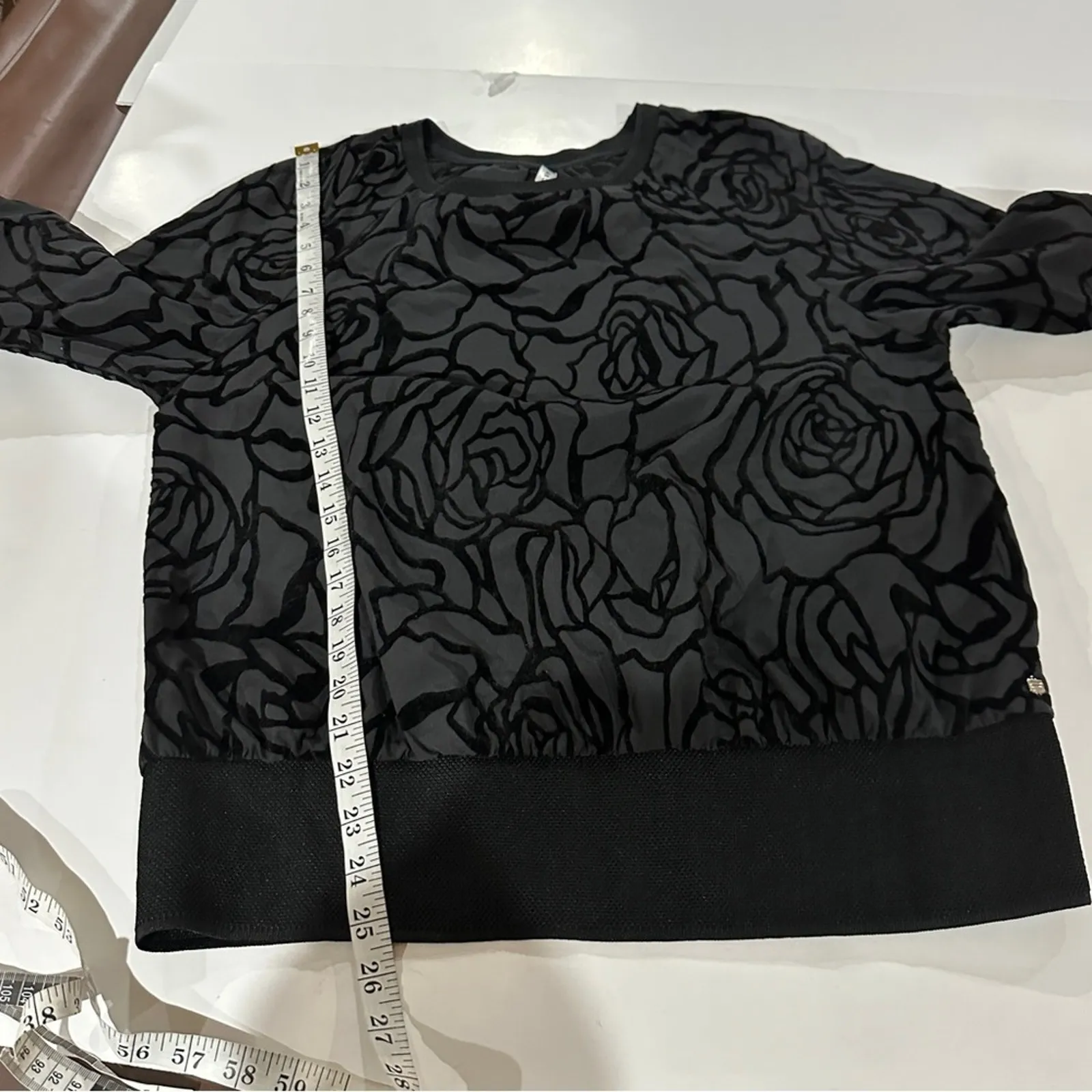 Fabletics Lola Back at it‎ Black Rose Print Flock Long Sleeve Top Size M - Image 11