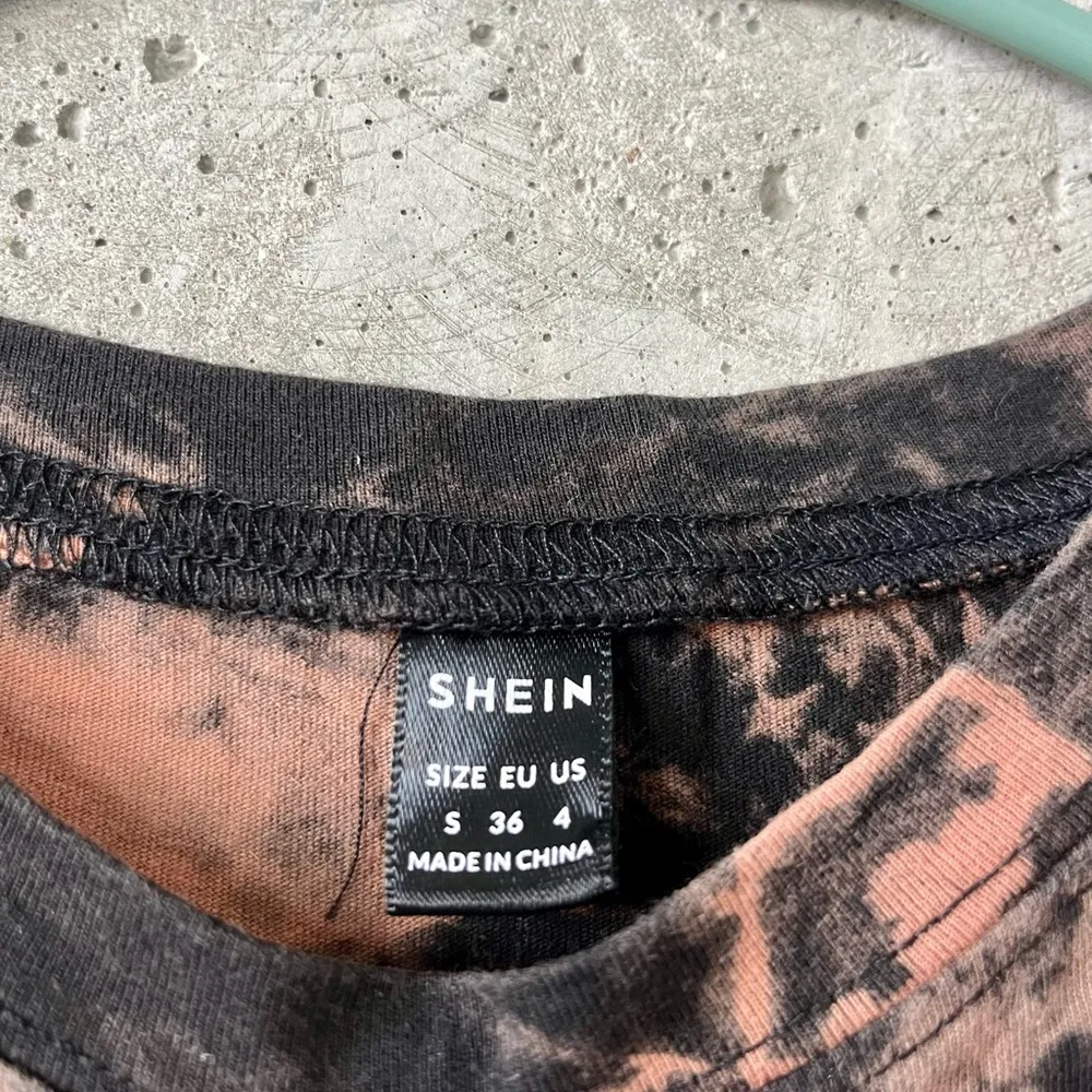 SHEIN Black and Orange Tie-Dye Graphic T-Shirt - Image 2