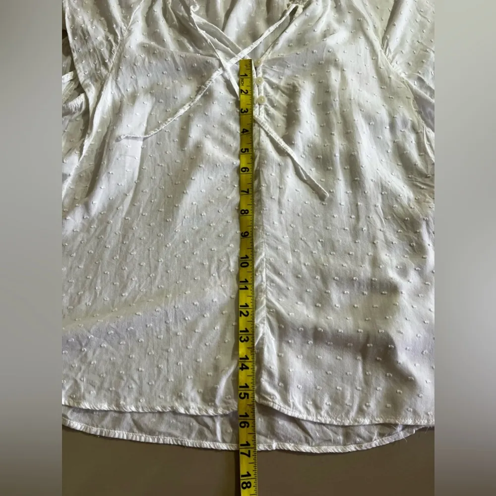 H&M | Flutter or butterfly Sleeve White Button Up Blouse | 3 buttons in from - Image 9