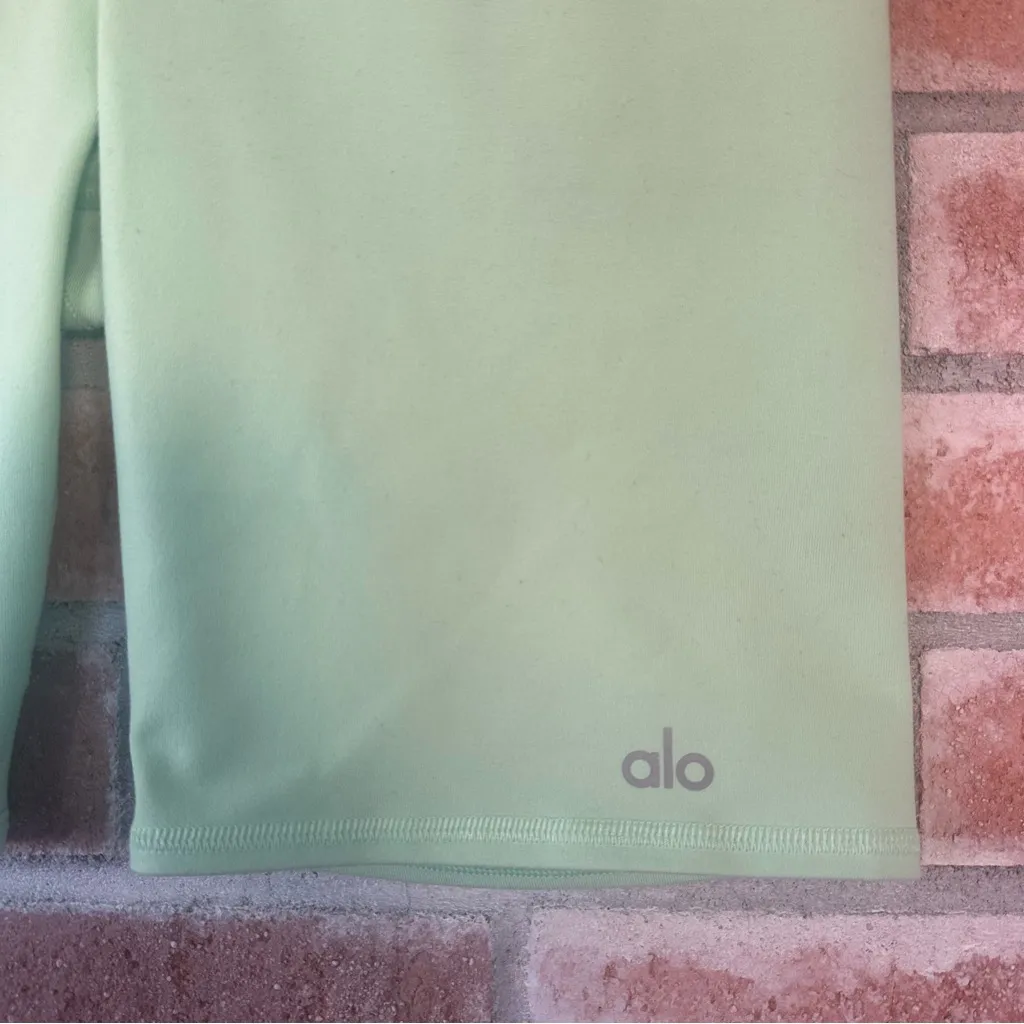 Alo Biker Yoga Shorts High Waisted Women’s Medium Light Green 7 Inch Athleisure - Image 3