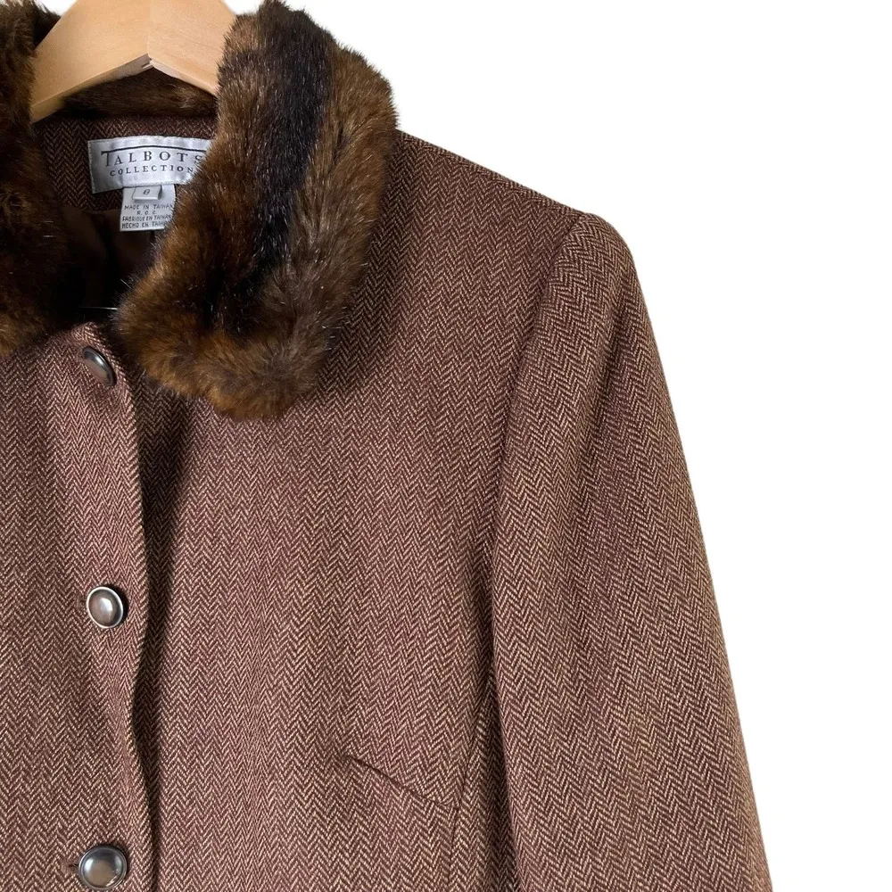 Talbots Faux Fur Collar Wool Herringbone Tweed Button Front Jacket in Brown Sz 8 - Image 5