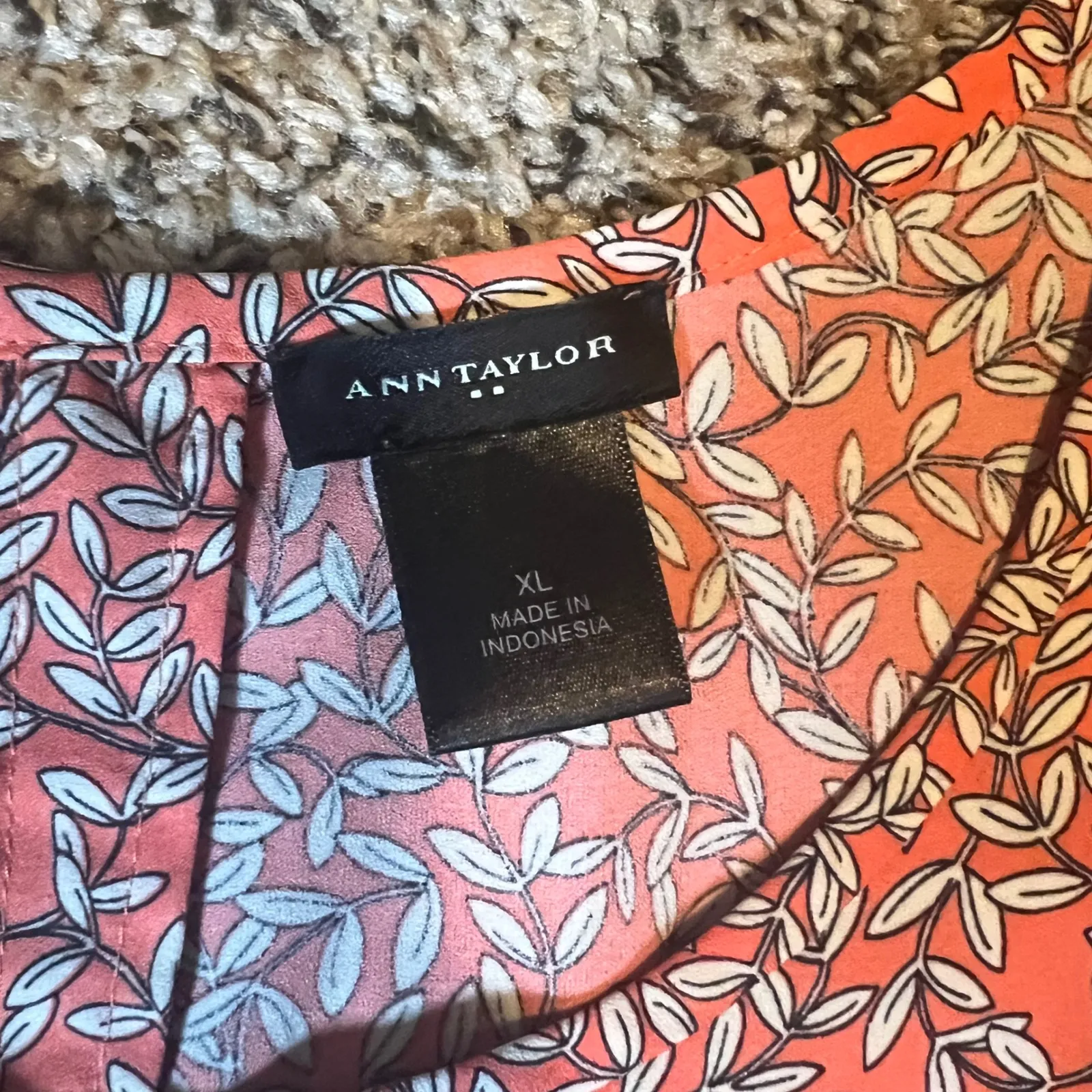 Ann Taylor Womens Coral Leaf Print Cap Sleeve Top XL Button Back - Image 2