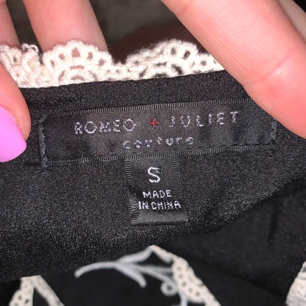 Romeo + Juliet black & white embroidered romper - Image 5